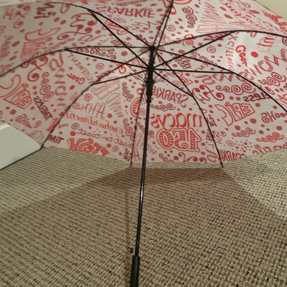 Macys Limited edition umbrella - Picture 4 of 6
